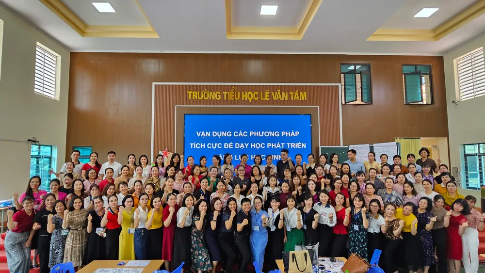 Cô Ngọc đứng lớp